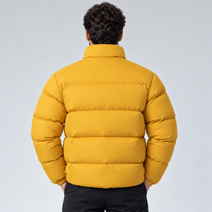 Abrigos acolchados para hombre diseñados con relleno ligero, materiales duraderos y estilo versátil para minoristas y comercios de ropa. - Product Image 2