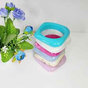 Conjunto de Brazaletes de Resina Brillante Creative Art Zone, Brazaletes Modernos Artesanales para Fiestas, Accesorio Destacado de Primera Calidad para Mujer - Product Image 4