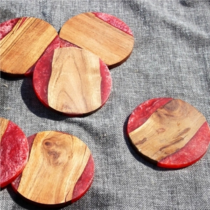 Posavasos Redondos de Madera de Nogal con Resina Epoxi Roja Hechos a Mano de Lujo para Decoración del Hogar y Accesorios de Bar, Manteles Individuales - Product Image 5