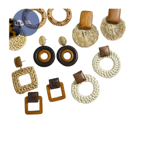 Pendientes de Ratán Tejidos a Mano de Alta Calidad Glory Natural – Pendientes Geométricos de Paja para la Moda de Verano - Product Image 1