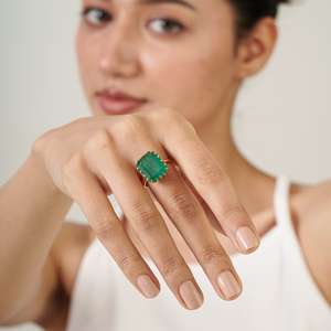 Bague Solitaire de Luxe en Or Jaune Véritable 18K avec Grande Pierre Précieuse Émeraude Zambienne de 9,08 Carats, Bijou de Mariée Audacieux, Vente en Gros Fabricant - Product Image 4