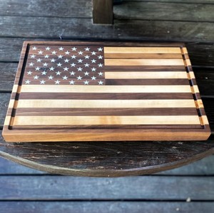 Planche à découper ronde en bois d'acacia en forme de drapeau américain SON TRA CRAFT, plateau de service, 2 cm d'épaisseur, passe au lave-vaisselle, durable, éco-responsable - Product Image 5