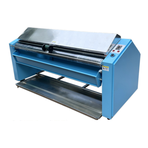 Machine à coller des feuilles de haute qualité avec une structure robuste et un système de collage efficace pour les travaux d'emballage, disponible à la vente - Product Image 1