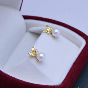 ต่างหูเงินแท้ S925 ดีไซน์กลีบดอกไม้ ประดับมุกน้ำจืด 9-10 มม. สีม่วง แสงเงางาม  สำหรับผู้หญิง  ทันสมัย เรียบง่าย  มีตำหนิเล็กน้อย - Product Image 2