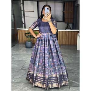 Vestido Elegante de Algodón y Seda con Estampado Floral y Borde Tejido en Violeta - Product Image 2