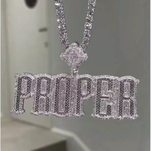 จี้เพชรโมอิสซาไนต์แบบฮิปฮอปสั่งทำพิเศษ สี D ระดับ VVS พร้อมสร้อยคอประดับเพชรแบบ Iced Out ตัวอักษรชื่อหรืออักษรย่อ - Product Image 1