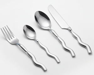 Elegantes juegos de cubiertos con acabado plateado en zigzag, ideales para comidas familiares, cenas en casa, cafeterías, eventos y fiestas. - Product Image 1