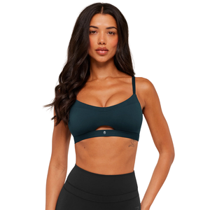 Sujetador deportivo con logo personalizado para mujer, con abertura frontal, de nailon y elastano, transpirable, estilo peekaboo, top de yoga, ropa de fitness para gimnasio, azul petróleo intenso - Product Image 1