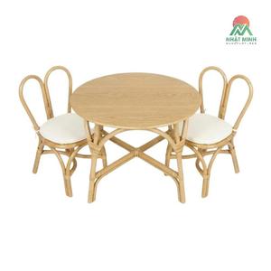 Juego de Mesa y Sillas de Ratán para Niños Nhat Minh, Diseño Redondo con Respaldo Dividido, Estilo Rústico, Muebles de Interior, Asiento de Espuma, Duradero - Product Image 1