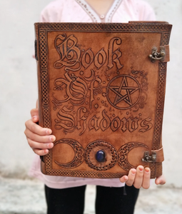 สมุดบันทึกหนังสือแห่งเงามืด – หินลาพิส ลาซูลี, เคลติก กริมัวร์ - Product Image 1