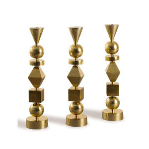 Vase à fleurs artisanal en aluminium Art Déco, écologique, avec finition or antique, pour un style de maison luxueux et les célébrations de Diwali - Product Image 3