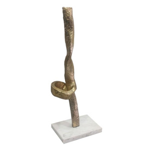 Escultura Metálica Moderna y Elegante Hecha a Mano para Decoración de Mesa, Ideal para Cumpleaños y Graduaciones - Product Image 3