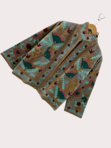 Veste en velours brodée Suzani, faite à la main, style bohème chic, manteau ethnique, vêtement d'extérieur vintage, vente en gros, veste bohème en velours - Product Image 1