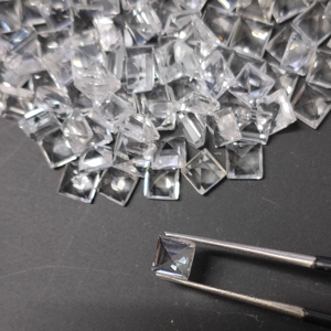 โทแพซสีขาวธรรมชาติ 5 มม. ทรงสี่เหลี่ยมเจียระไนแบบสเต็ปคัท คุณภาพดีที่สุด พลอยเม็ดเดี่ยวสำหรับทำเครื่องประดับ - Product Image 4