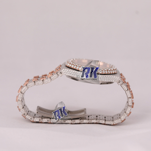 Montre de luxe entièrement sertie de diamants Moissanite, finition or rose et argent - Product Image 2