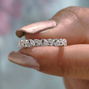 สายคาดแต่งงานสลับสีทองคำขาว18K และตัดมอยส์ซอไนต์เต็มรูปแบบของขวัญที่สมบูรณ์แบบ - Product Image 3