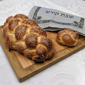Housse de Challah en Lin Ethnique TORQSON en Gros avec Broderie Hébraïque Dorée et Ourlet Creux – Idéale pour le Pain du Shabbat Juif et les Cérémonies Religieuses du Sabbat - Product Image 2