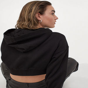Sudaderas con capucha más vendidas, sudaderas con capucha cortas con cremallera completa para mujer, sudaderas con capucha personalizadas para mujer en color negro disponibles según su demanda. - Product Image 2