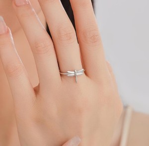 Anillo de Libélula en Plata de Ley, Talla Ajustable, Anillo de Animal, Joyería de Insecto Adorable, Anillo Inspirado en la Naturaleza - Product Image 2