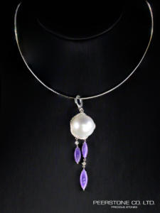 จี้ไข่มุกเซาท์ซีสีขาวขนาด 15 มม. เกรด AAAA ความยาว 16 ซม. ประดับด้วยหยกเจไดต์สีลาเวนเดอร์และเพชร ทองคำขาว 18K เครื่องประดับหรูสำหรับผู้หญิง - Product Image 2