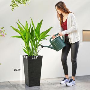 Set di 3 Fioriere Nere da Esterno Effetto Pietra da 22,8 Pollici con Ruote, Design Conico Impilabile, Foro di Drenaggio per Fiori, Uso Interno - Product Image 3