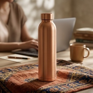 Botella de Agua Artesanal de Cobre Verde con Patrón de Hojas Doradas, Recipiente Portátil de Metal Ecológico para Bebidas - Product Image 3