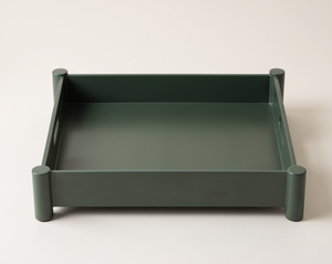 Plateau de service carré personnalisé en métal vert foncé avec finition pilier, poignées intégrées, vaisselle élégante pour la vente en gros - Product Image 1