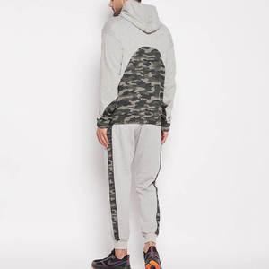 Survêtement de maternité haut de gamme pour hommes |   Ensemble de performance gris arctique à panneaux camouflage |   Ensemble de survêtement à capuche pour l'entraînement sportif urbain - Product Image 4