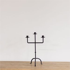 Candelabro Minimalista de Hierro Forjado, Candelabro Alto de Varias Brazas, Centro de Mesa de Metal Vintage para Decoración de Comedor y Hotel - Product Image 1