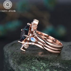Bague de fiançailles Charm_Jewells pour femme en or rose avec moissanite taille coussin, sertissage pavé géométrique vintage, certifiée IGI, 3 g - Product Image 2