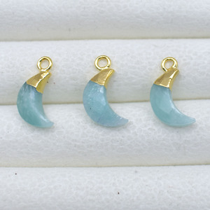 Colgante de Amazonita con Forma de Luna Creciente de 5x16mm, Chapado en Oro, Joyería Minimalista - Product Image 3