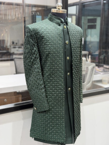 Sherwani Indo-Occidental Brodé de Cristaux Vert Émeraude Royal pour Hommes, Manteau Long de Luxe pour Marié, Tenue de Fête de Mariage, Vente en Gros - Product Image 3
