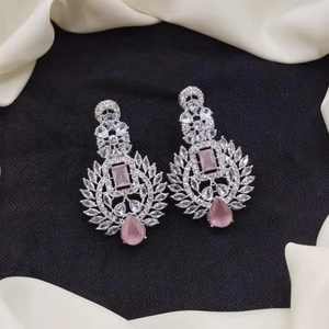 Boucles d'oreilles en zircon plaqué argent avec pierres bleues, design floral classique, parfaits pour les mariages et les ensembles de bijoux de mariage pour femmes - Product Image 3