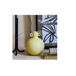 Jarrón Moderno Nórdico Amarillo Mate, Jarrón Redondo con Forma de Donut y Asas Pequeñas en Forma de Anillo para Decoración Minimalista del Hogar, Centro de Mesa para Bodas - Product Image 1