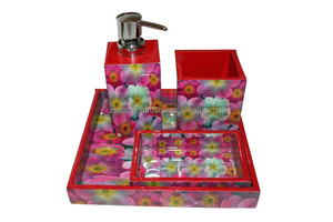 Ensemble de salle de bain en résine écologique peint à la main avec organisateur Love pour les intérieurs modernes et classiques - Product Image 4