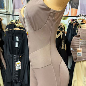 Body modellante intero da donna a maniche lunghe nero con scollo a V profondo, senza cuciture, snellente, push-up per glutei e fianchi - Product Image 2