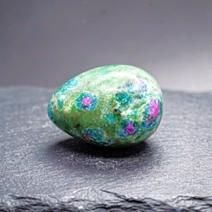 Rubis naturel en Fushite, œufs de petite taille, artisanat en cristal, pierres naturelles, roches Reiki, minéraux, œuf Feng Shui, vente en gros - Product Image 1