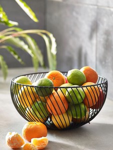 Panier à fruits en fil métallique artisanal avec finition personnalisée, bol de rangement décoratif pour fruits et légumes pour comptoir de cuisine et salle à manger - Product Image 3