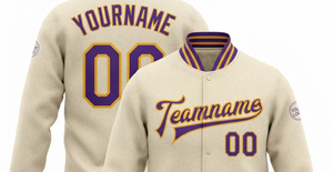 Chaqueta Varsity Personalizada para Hombre, Color Crema, Morado y Dorado, Letras Bordadas, Cuello Camisero, Corte Regular, Estilo Preppy Otoñal - Product Image 5