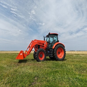 Tracteur Kubota M7131, moteur diesel, 4 roues motrices, machine robuste pour travaux agricoles à grande échelle, avec une puissance de sortie élevée - Product Image 3