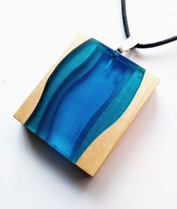Collier pendentif en résine époxy fait main, incrustation bois bleu-vert, bijou artistique de forme irrégulière, technique de moulage, pièce de collection - Product Image 5