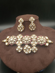 ชุดสร้อยคอทองคำชุบ Amaira Jewels ประดับพลอยสีเขียวแบบดับเบิ้ลท์ ดีไซน์รูปดอกไม้ สำหรับผู้หญิง เหมาะสำหรับงานหมั้น งานแต่งงาน เครื่องประดับหรูหรา - Product Image 4
