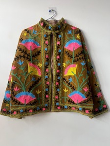 Poncho Bohème Brodé Floral à Col Mandarin et Manches Longues pour Femme – Vêtement d'extérieur Hiver en Coton Écologique Suzani - Product Image 1