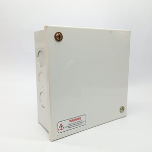 Caja de Distribución Blanca para Exteriores, Caja de Conexiones Metálica con Etiqueta de Advertencia y Orificios de Montaje - Product Image 2