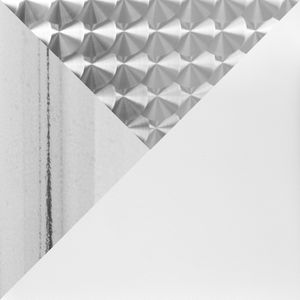 Set da Bar Contemporaneo in 3 Pezzi, Argento e Cromo, con Tavolo Rotondo e Poggiapiedi Ovale Regolabile in PVC Bianco - Product Image 5