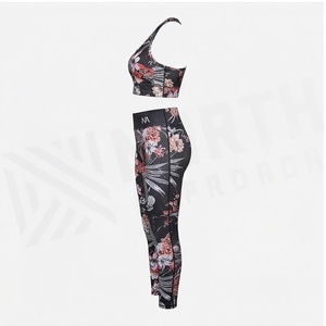 Ensemble de yoga floral 2 pièces North Approach : Crop top dos nageur et leggings taille haute, anti-transpiration et respirant - Product Image 3