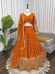 Lehenga Choli de satén tradicional indio, pakistaní y japonés de diseñador, con falda acampanada de 3.5 metros con cancan, para fiestas de Diwali y bodas. - Product Image 3