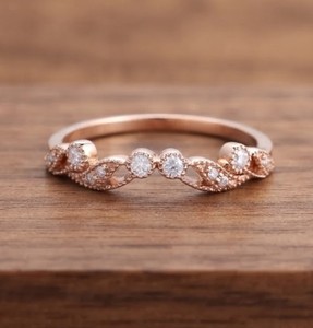 Bague Minimaliste en Or Massif 10K 14K 18K avec Diamant de Laboratoire Taillé Marquise et Rond, Couleur DEF, Pureté VS VVS, Motif Feuille Chevron 1ct - Product Image 1