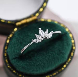 Bague Couronne en Argent Sterling, Bague Grappe, Bague Lotus, Bague Fleur, Bague CZ - Product Image 2