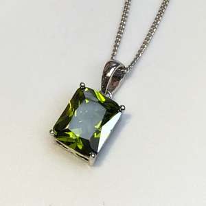 Collar Mia con Peridoto Rectangular, Plata de Ley, Piedra Verde del Mes de Agosto, Colgante de Gema, Regalo de Aniversario para Mujer - Product Image 2